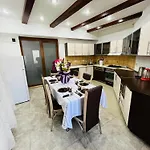 Random House 3*