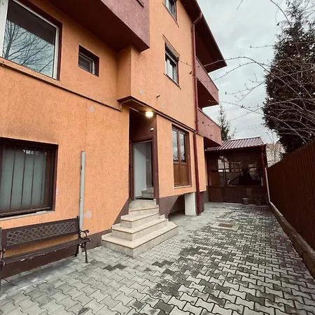 Random House 3*